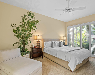 461 Desert Holly Drive - Photo Thumbnail 10