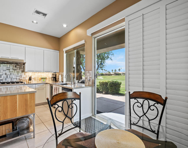 461 Desert Holly Drive - Photo Thumbnail 7