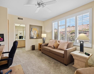 461 Desert Holly Drive - Photo Thumbnail 17