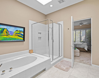 461 Desert Holly Drive - Photo Thumbnail 12