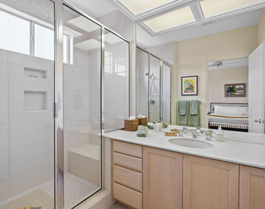 461 Desert Holly Drive - Photo Thumbnail 16