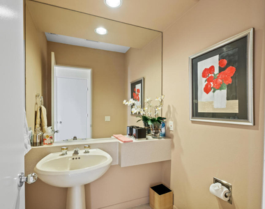 461 Desert Holly Drive - Photo Thumbnail 19