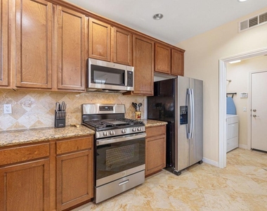 52230 Desert Spoon Court - Photo Thumbnail 17