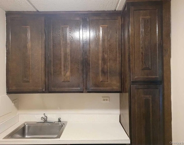 160 Academy Street - Photo Thumbnail 5