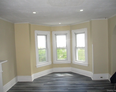 33 Bayview Terrace - Photo Thumbnail 5