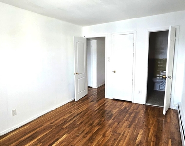 9517 84th Street - Photo Thumbnail 8