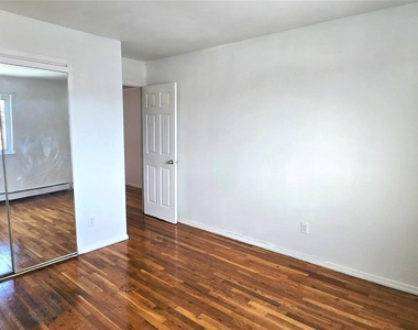 9517 84th Street - Photo Thumbnail 7