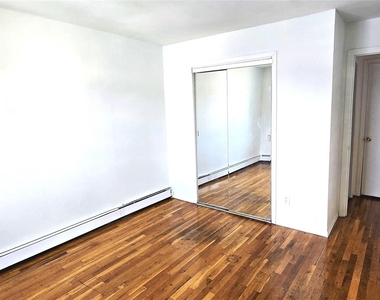 9517 84th Street - Photo Thumbnail 6