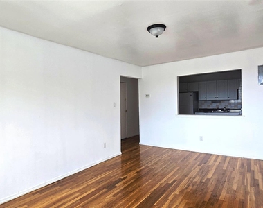 9517 84th Street - Photo Thumbnail 1