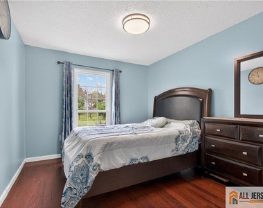 343 Lancaster Court - Photo Thumbnail 13