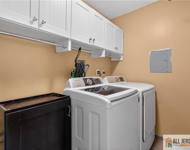 343 Lancaster Court - Photo Thumbnail 9