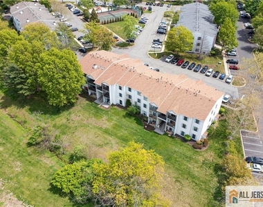 343 Lancaster Court - Photo Thumbnail 19