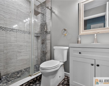 343 Lancaster Court - Photo Thumbnail 8