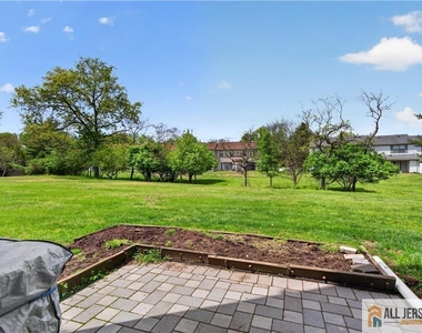343 Lancaster Court - Photo Thumbnail 17