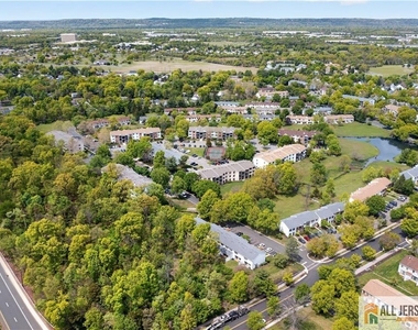 343 Lancaster Court - Photo Thumbnail 18