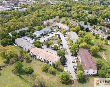 343 Lancaster Court - Photo Thumbnail 15