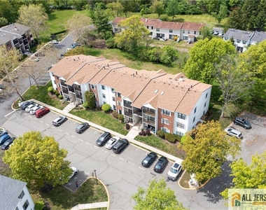 343 Lancaster Court - Photo Thumbnail 16