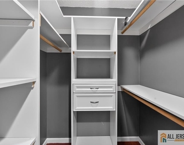 343 Lancaster Court - Photo Thumbnail 12