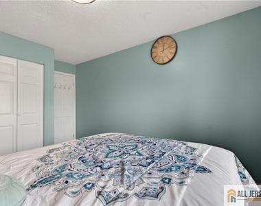 343 Lancaster Court - Photo Thumbnail 14