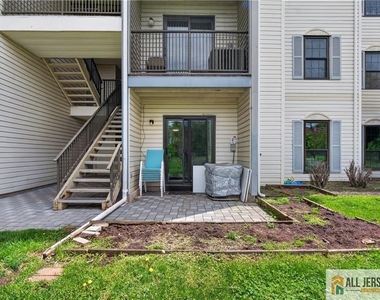 343 Lancaster Court - Photo Thumbnail 2