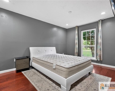 343 Lancaster Court - Photo Thumbnail 10