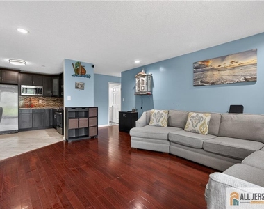 343 Lancaster Court - Photo Thumbnail 5