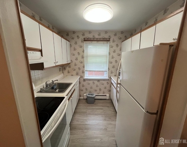 289 Main Street - Photo Thumbnail 2