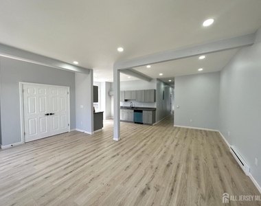 1109 W State Street - Photo Thumbnail 1