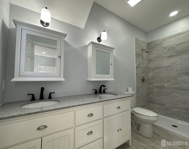 1109 W State Street - Photo Thumbnail 9