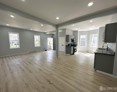1109 W State Street - Photo Thumbnail 11