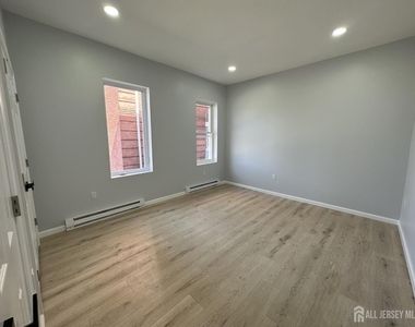 1109 W State Street - Photo Thumbnail 5