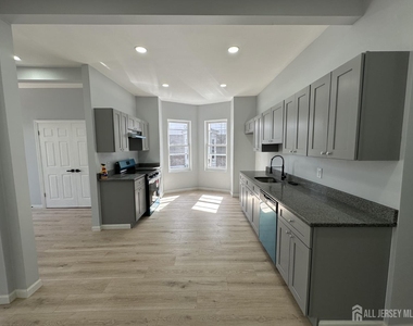 1109 W State Street - Photo Thumbnail 13