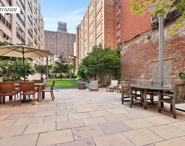 970 Kent Avenue - Photo Thumbnail 8