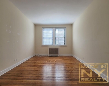 51-01 39th Avenue - Photo Thumbnail 2