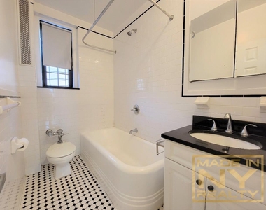 51-01 39th Avenue - Photo Thumbnail 6