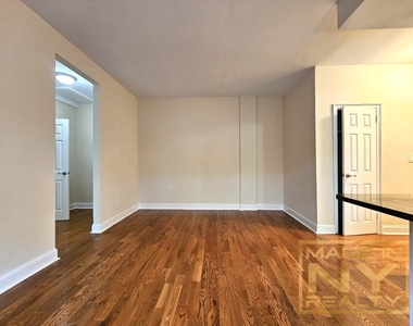 51-01 39th Avenue - Photo Thumbnail 3