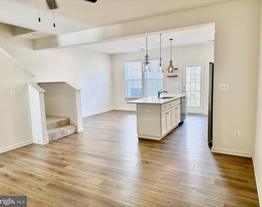 227 Charterhouse Street - Photo Thumbnail 2