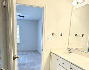 227 Charterhouse Street - Photo Thumbnail 10