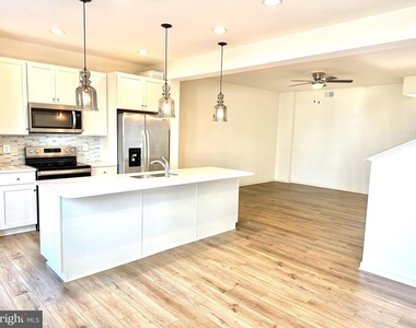 227 Charterhouse Street - Photo Thumbnail 4