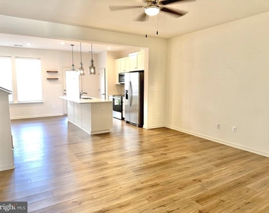 227 Charterhouse Street - Photo Thumbnail 1