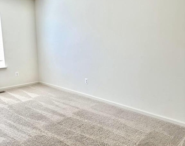 227 Charterhouse Street - Photo Thumbnail 15