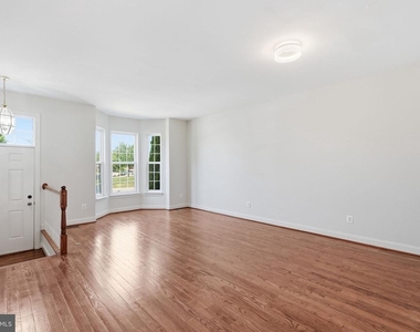 8727 Chorley Way - Photo Thumbnail 2