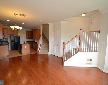 9612 Wigfall Way - Photo Thumbnail 6