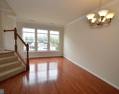 9612 Wigfall Way - Photo Thumbnail 5
