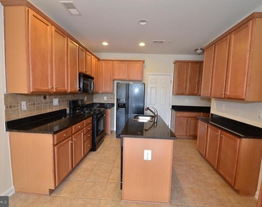 9612 Wigfall Way - Photo Thumbnail 7