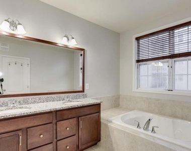43017 Clarks Mill Terrace - Photo Thumbnail 11