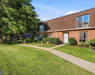 3695 Persimmon Circle - Photo Thumbnail 2
