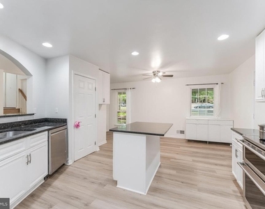 11621 Sourwood Lane - Photo Thumbnail 17