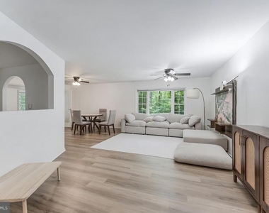 11621 Sourwood Lane - Photo Thumbnail 15