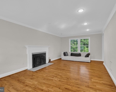 7205 Van Ness Court - Photo Thumbnail 6
